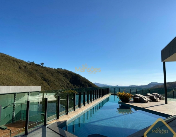 Excelente lote de 3.320 m², em declive com vista panorâmica definitiva.