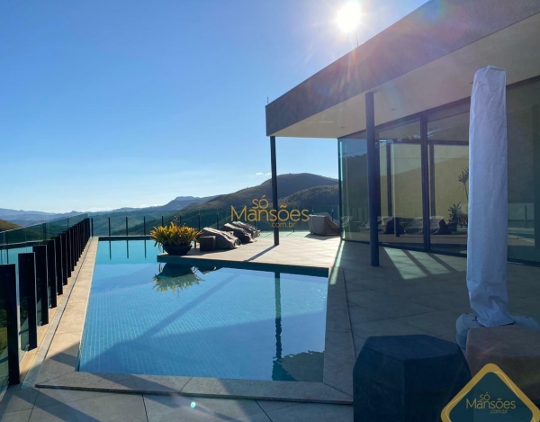 Excelente lote de 3.320 m², em declive com vista panorâmica definitiva.