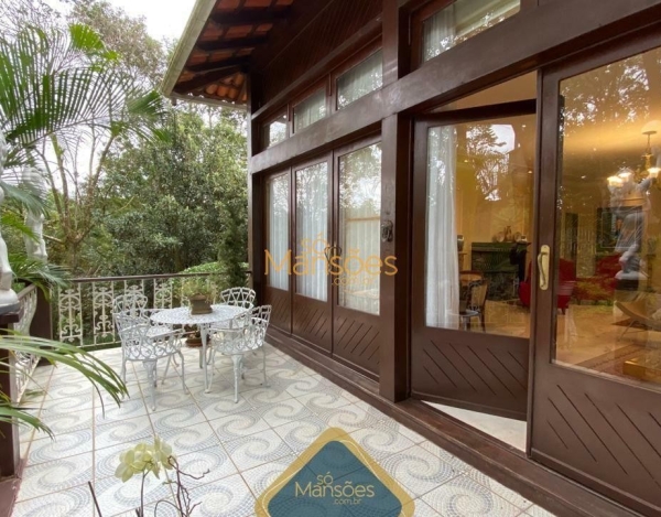 Casa com Ampla Garagem de 800 m² à Venda com 4 Suítes e Espaço Gourmet no Residencial Vale Das Araras, Nova Lima - MG