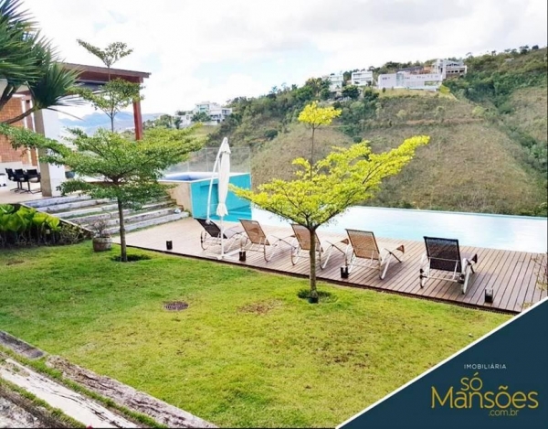CASA DE LUXO DE 1050m² À VENDA NO VALE DOS CRISTAIS: CONFORTO E SOFISTICAÇÃO EM UM SÓ LUGAR