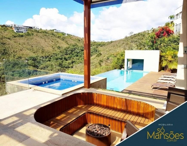 CASA DE LUXO DE 1050m² À VENDA NO VALE DOS CRISTAIS: CONFORTO E SOFISTICAÇÃO EM UM SÓ LUGAR