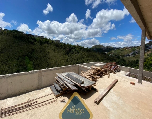 Casa de 750m² a venda no Vale dos Cristais.