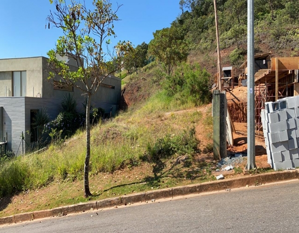 Excelente lote, localizado no Condomínio Quintas do Sol.