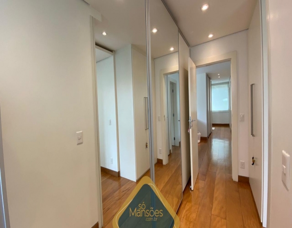 Excelente casa com 667m2 de área construída em lote de 2.150m2.