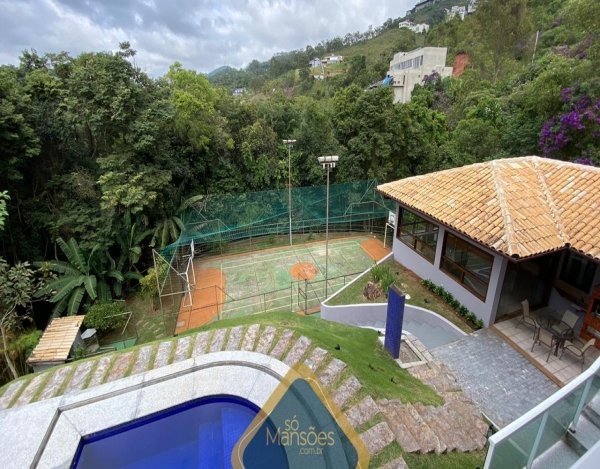 Excelente casa com 667m2 de área construída em lote de 2.150m2.