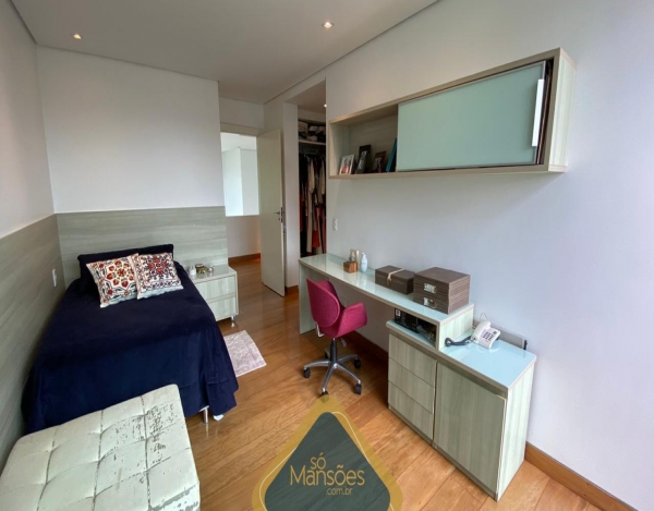 Excelente casa com 667m2 de área construída em lote de 2.150m2.