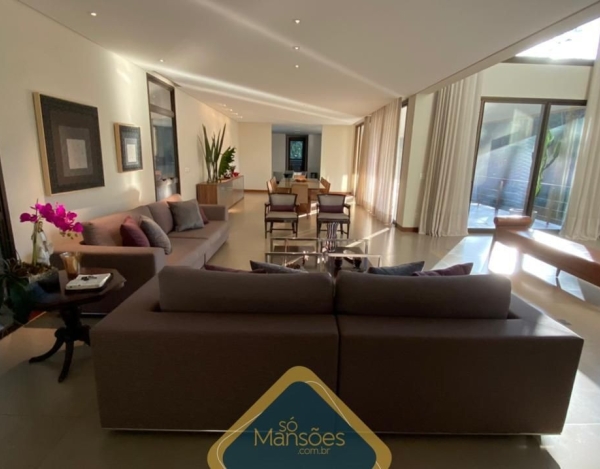 Casa de Luxo de 892 m² à Venda com 5 Suítes e Piscina Aquecida no Residencial Europa, Nova Lima - MG