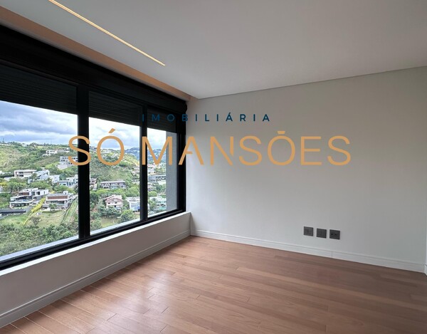 CASA À VENDA NO VALE DOS CRISTAIS - CONFORTO E EXCLUSIVIDADE 