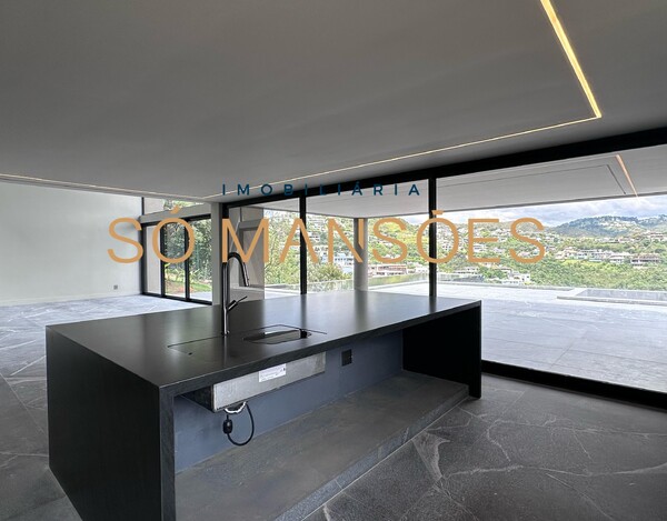 CASA À VENDA NO VALE DOS CRISTAIS - CONFORTO E EXCLUSIVIDADE 