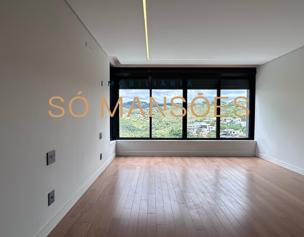 CASA À VENDA NO VALE DOS CRISTAIS - CONFORTO E EXCLUSIVIDADE 