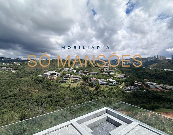 CASA À VENDA NO VALE DOS CRISTAIS - CONFORTO E EXCLUSIVIDADE 