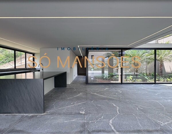 CASA À VENDA NO VALE DOS CRISTAIS - CONFORTO E EXCLUSIVIDADE 