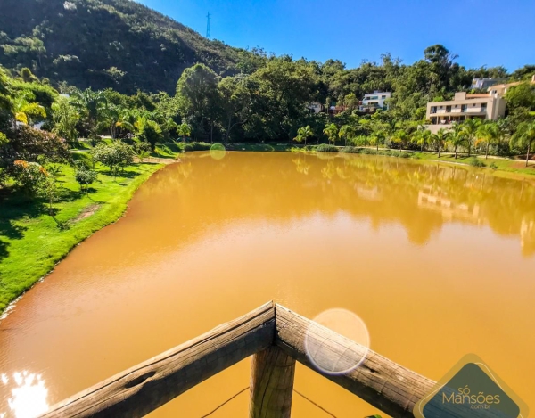 Lote de 858m² à Venda no Condomínio Quintas do Sol – Topografia Excepcional com Projeto Aprovado.