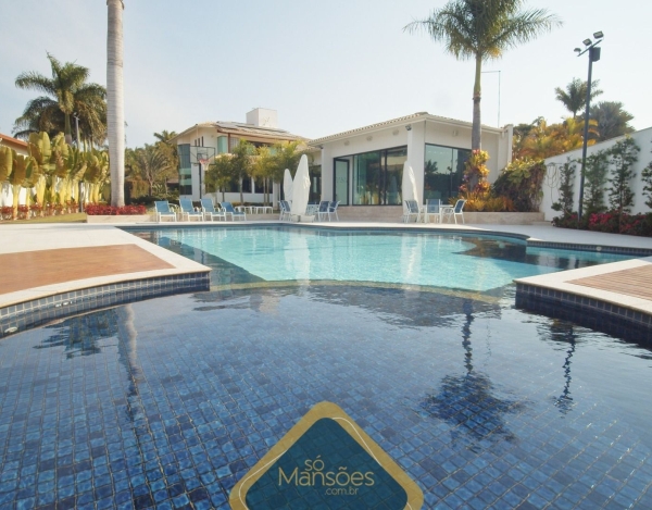 Casa em Terreno Privilegiado de 313 m² à Venda com 4 Suítes e Vista para a Lagoa no Condomínio Aldeias do Lago, Esmeraldas - MG
