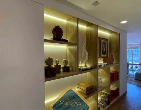 EXUBERANTE RESIDÊNCIA DE 736m² NO VALE DOS CRISTAIS - UMA VERDADEIRA JOIA À VENDA