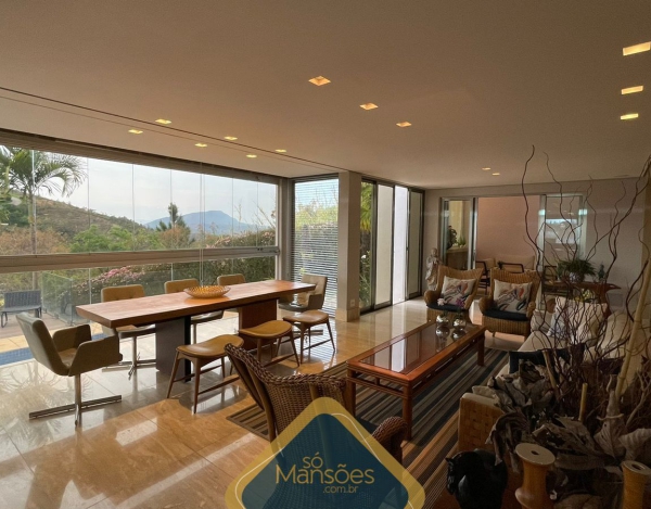 EXUBERANTE RESIDÊNCIA DE 736m² NO VALE DOS CRISTAIS - UMA VERDADEIRA JOIA À VENDA