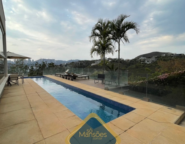 EXUBERANTE RESIDÊNCIA DE 736m² NO VALE DOS CRISTAIS - UMA VERDADEIRA JOIA À VENDA