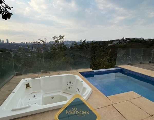 EXUBERANTE RESIDÊNCIA DE 736m² NO VALE DOS CRISTAIS - UMA VERDADEIRA JOIA À VENDA