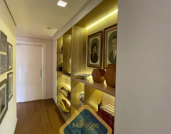 EXUBERANTE RESIDÊNCIA DE 736m² NO VALE DOS CRISTAIS - UMA VERDADEIRA JOIA À VENDA
