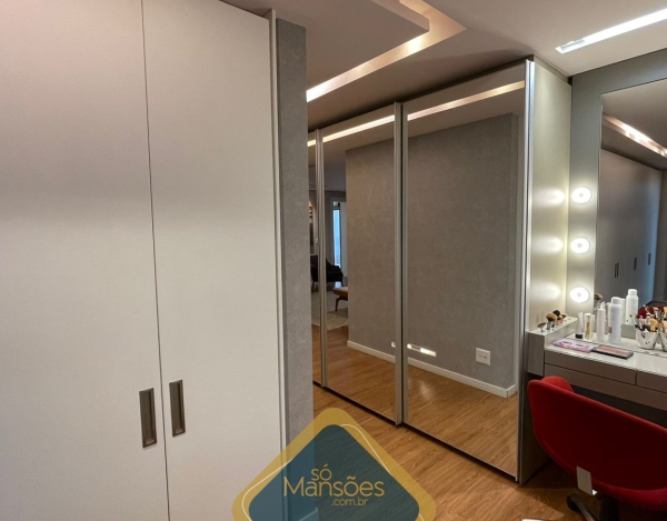EXUBERANTE RESIDÊNCIA DE 736m² NO VALE DOS CRISTAIS - UMA VERDADEIRA JOIA À VENDA