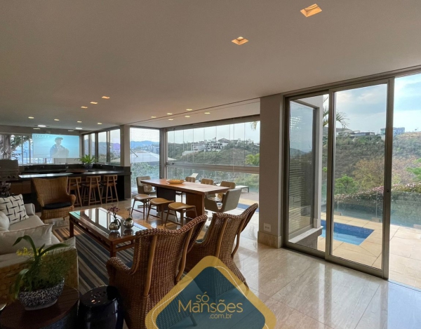 EXUBERANTE RESIDÊNCIA DE 736m² NO VALE DOS CRISTAIS - UMA VERDADEIRA JOIA À VENDA