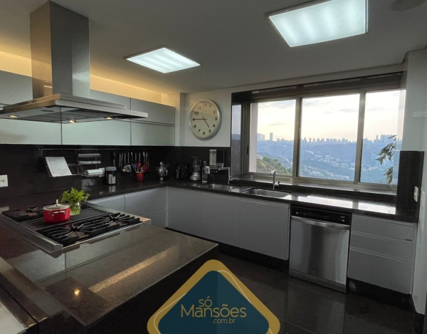 EXUBERANTE RESIDÊNCIA DE 736m² NO VALE DOS CRISTAIS - UMA VERDADEIRA JOIA À VENDA
