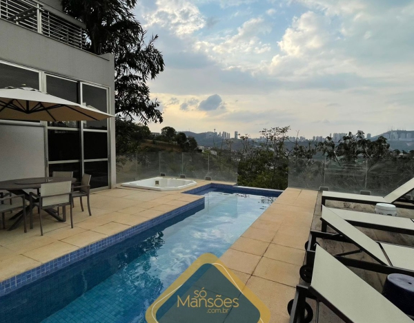 EXUBERANTE RESIDÊNCIA DE 736m² NO VALE DOS CRISTAIS - UMA VERDADEIRA JOIA À VENDA