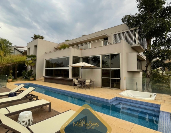 EXUBERANTE RESIDÊNCIA DE 736m² NO VALE DOS CRISTAIS - UMA VERDADEIRA JOIA À VENDA