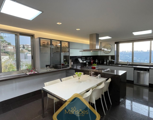 EXUBERANTE RESIDÊNCIA DE 736m² NO VALE DOS CRISTAIS - UMA VERDADEIRA JOIA À VENDA