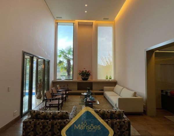 EXUBERANTE RESIDÊNCIA DE 736m² NO VALE DOS CRISTAIS - UMA VERDADEIRA JOIA À VENDA