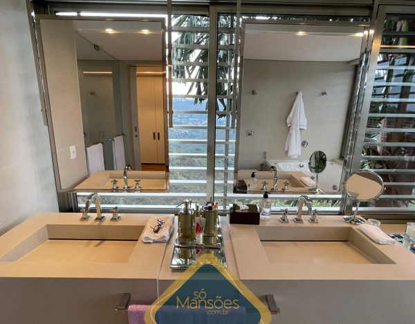 EXUBERANTE RESIDÊNCIA DE 736m² NO VALE DOS CRISTAIS - UMA VERDADEIRA JOIA À VENDA