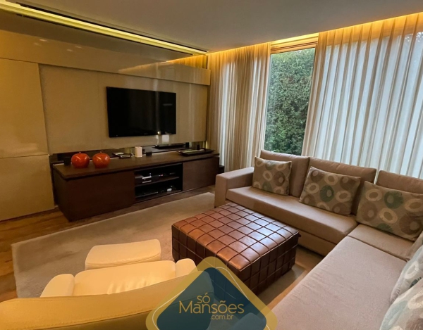 EXUBERANTE RESIDÊNCIA DE 736m² NO VALE DOS CRISTAIS - UMA VERDADEIRA JOIA À VENDA