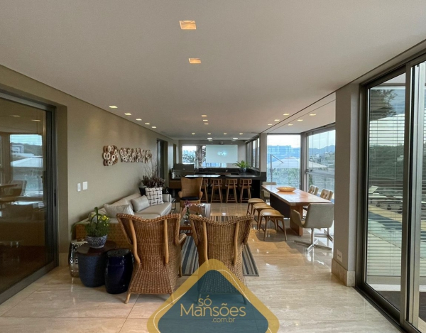 EXUBERANTE RESIDÊNCIA DE 736m² NO VALE DOS CRISTAIS - UMA VERDADEIRA JOIA À VENDA