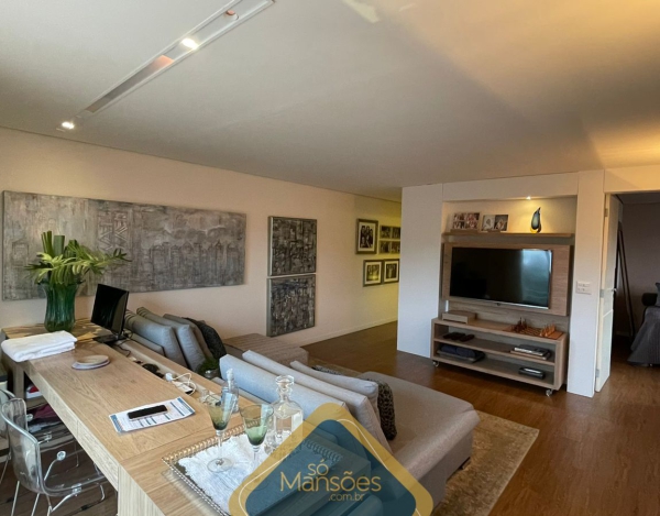 EXUBERANTE RESIDÊNCIA DE 736m² NO VALE DOS CRISTAIS - UMA VERDADEIRA JOIA À VENDA