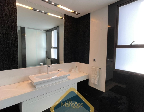 CASA DE 844,45m² NO VALE DOS CRISTAIS 