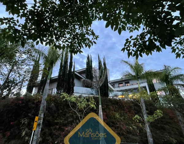 CASA DE 844,45m² NO VALE DOS CRISTAIS 