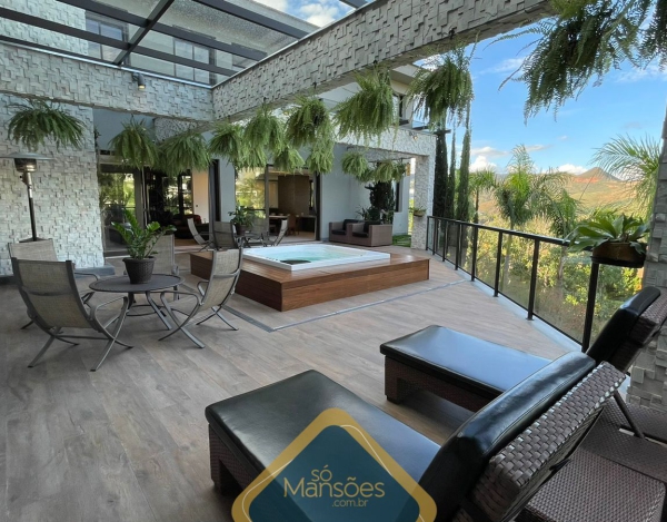 CASA DE 844,45m² NO VALE DOS CRISTAIS 