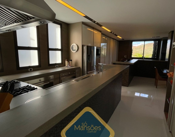 CASA DE 844,45m² NO VALE DOS CRISTAIS 