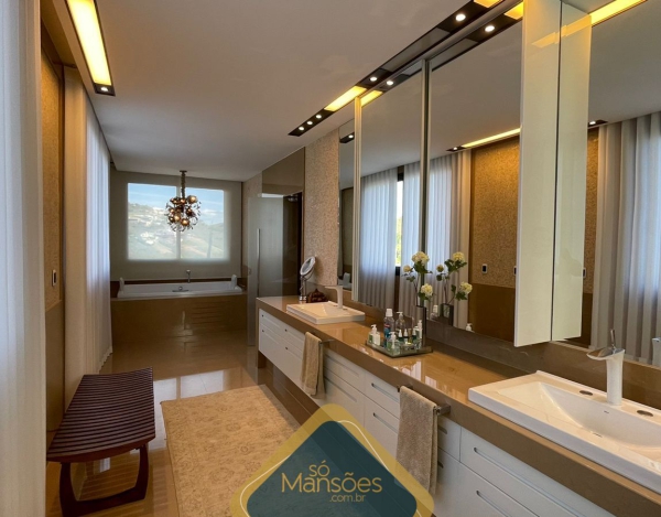 CASA DE 844,45m² NO VALE DOS CRISTAIS 