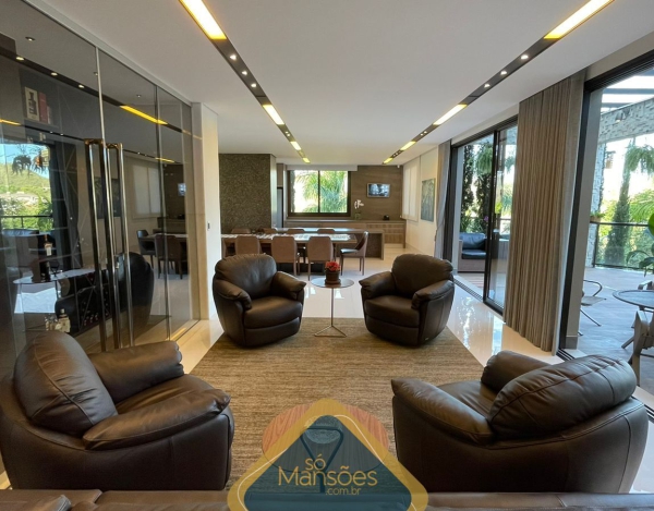 CASA DE 844,45m² NO VALE DOS CRISTAIS 
