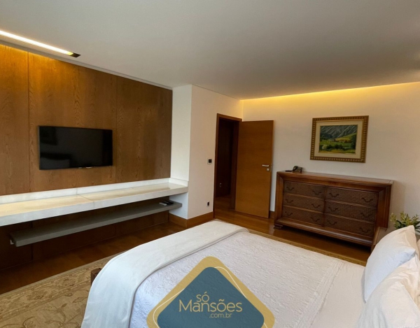 CASA DE 844,45m² NO VALE DOS CRISTAIS 
