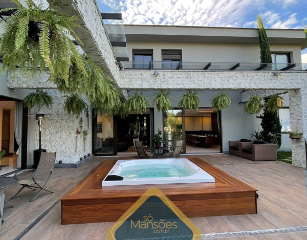 CASA DE 844,45m² NO VALE DOS CRISTAIS 