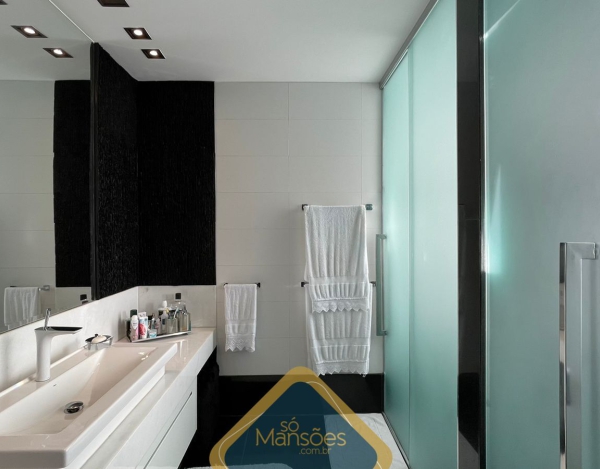 CASA DE 844,45m² NO VALE DOS CRISTAIS 