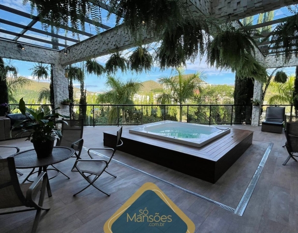 Casa com Ampla Garagem de 844 m² à Venda com 4 Suítes e Vista Definitiva no Vale dos Cristais, Nova Lima - MG