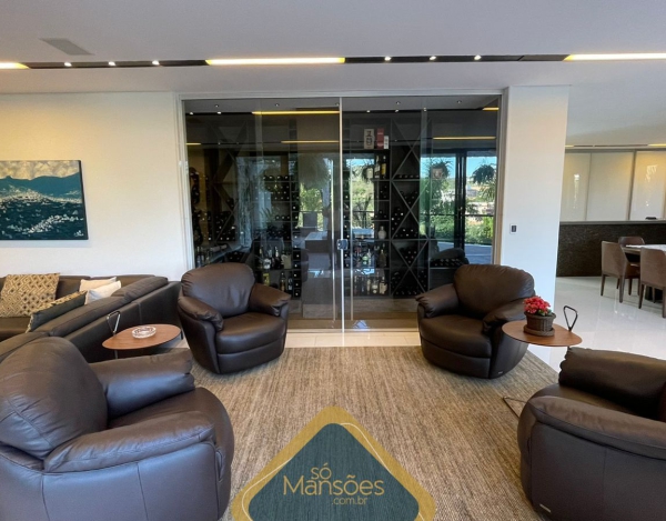 CASA DE 844,45m² NO VALE DOS CRISTAIS 