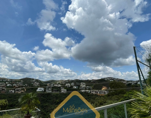 Excelente casa com ótima localização à venda no Condomínio Village Terrasse.