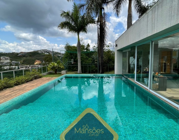 Excelente casa com ótima localização à venda no Condomínio Village Terrasse.