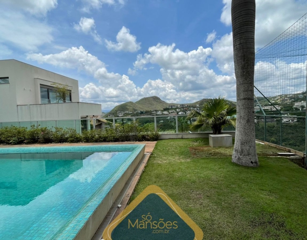 Excelente casa com ótima localização à venda no Condomínio Village Terrasse.