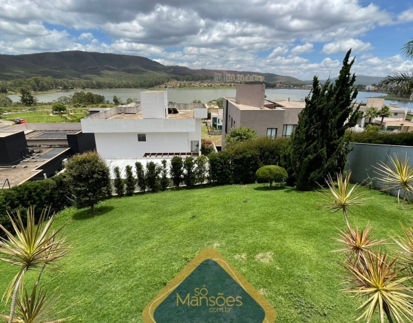 MARAVILHOSA CASA COM VISTA PARA LAGOA DOS INGLESES NO ALPHAVILLE.