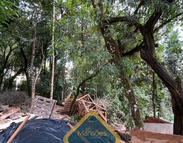 Lote de 1045m² à venda no condomínio Bosque da Ribeira.